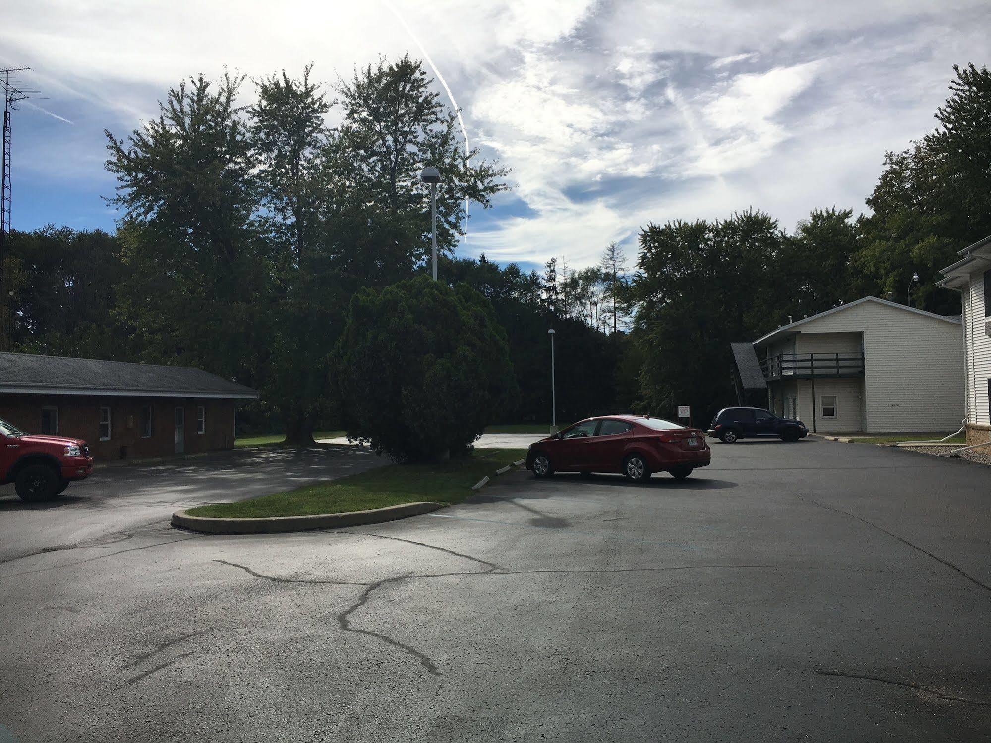 Budget Host Inn Allegan Exterior photo